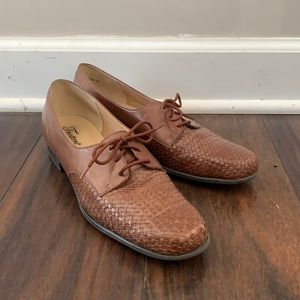 EUC Trotters Woven Lace Up Loafers Brown Leather